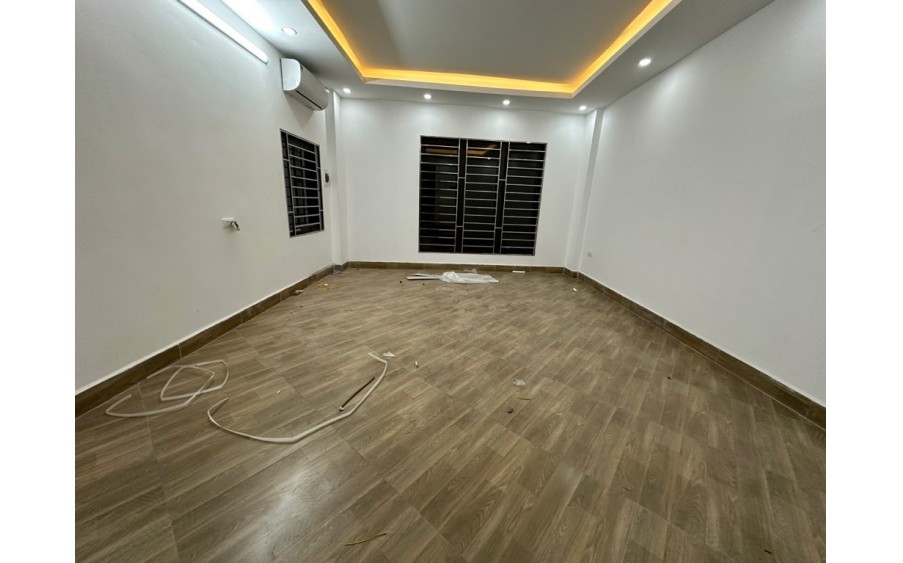 BÁN GẤP Bán nhà Vĩnh Hưng, Lĩnh Nam, mới koong 42M 5T Lô Góc, Ô tô đỗ cửa chỉ hơn 5 tỷ
 NHÀ HIẾM PHẢI XEM NGAY HÔM NAY!